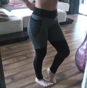 No name small /med leggings grey & black